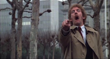 EEEP, AQUEST BOTIGUER NO TE EL SEU CARTELL EN CATALÀ!